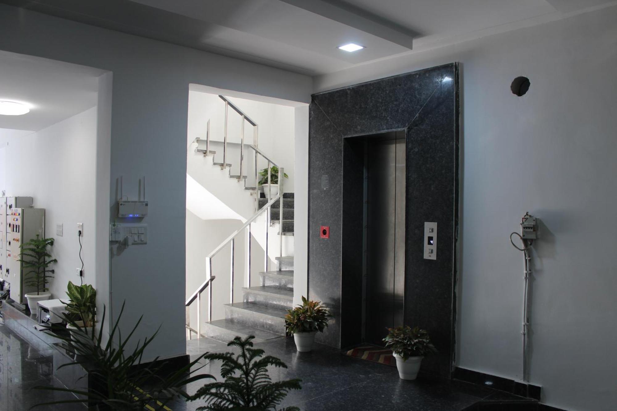 Aura Luxury Studio I Couple Friendly I Near Golf Course Road, Sector 57, Gurgaon Eksteriør billede