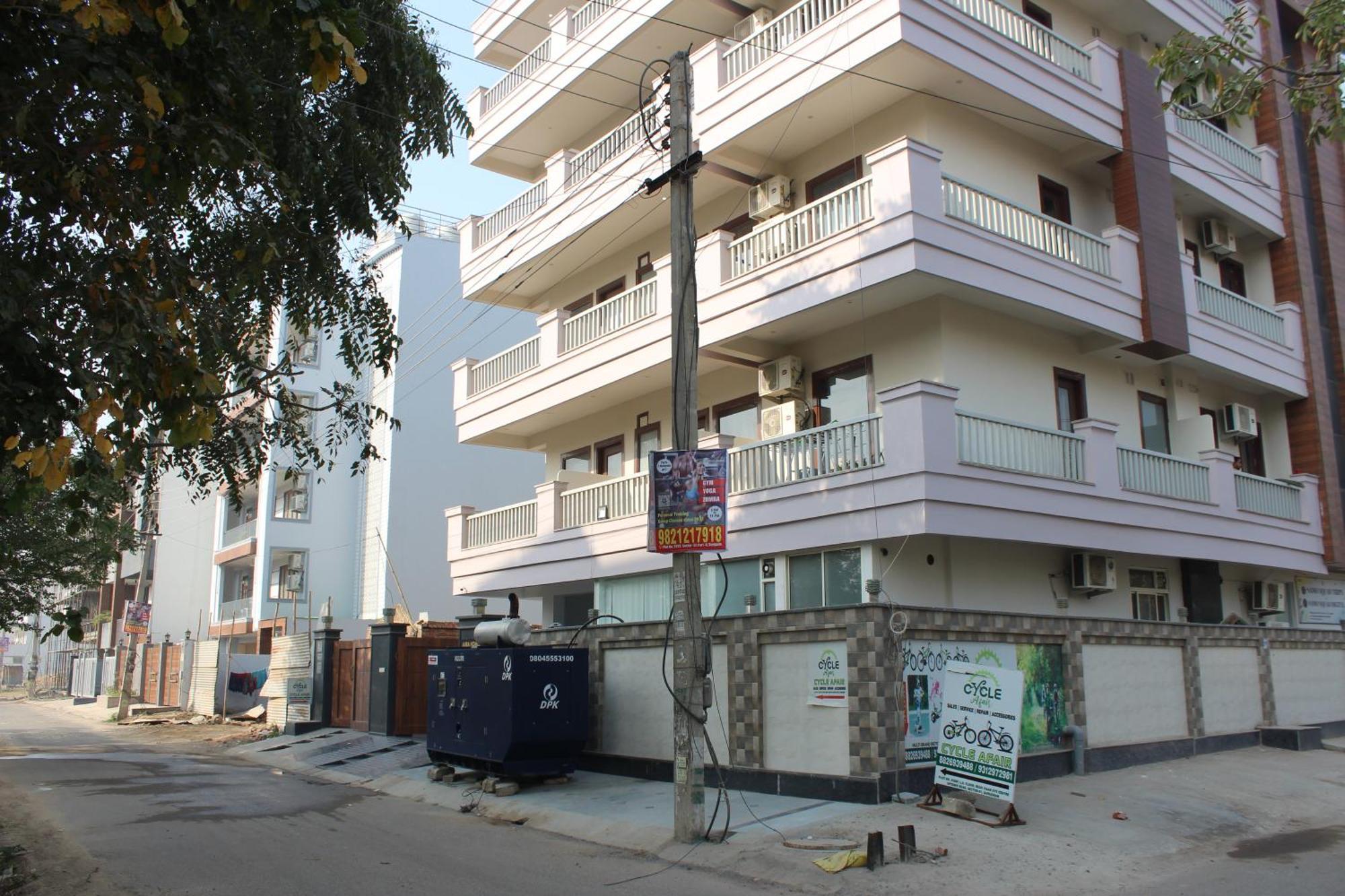 Aura Luxury Studio I Couple Friendly I Near Golf Course Road, Sector 57, Gurgaon Eksteriør billede