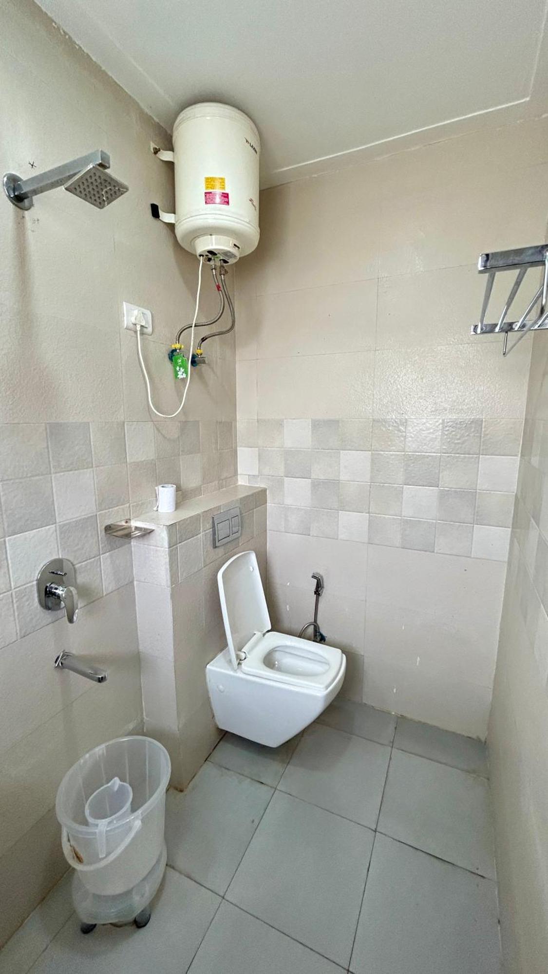 Aura Luxury Studio I Couple Friendly I Near Golf Course Road, Sector 57, Gurgaon Eksteriør billede