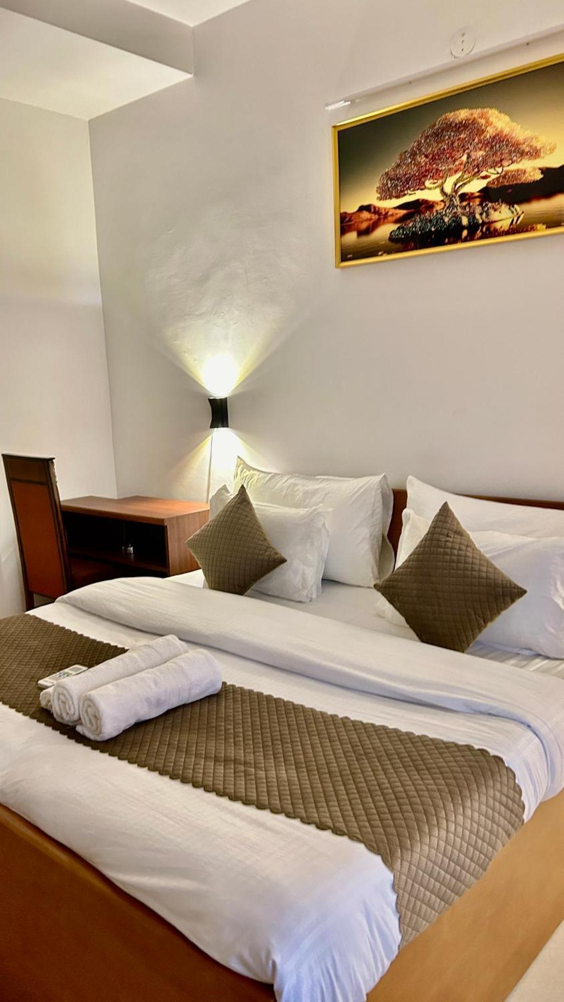 Aura Luxury Studio I Couple Friendly I Near Golf Course Road, Sector 57, Gurgaon Eksteriør billede