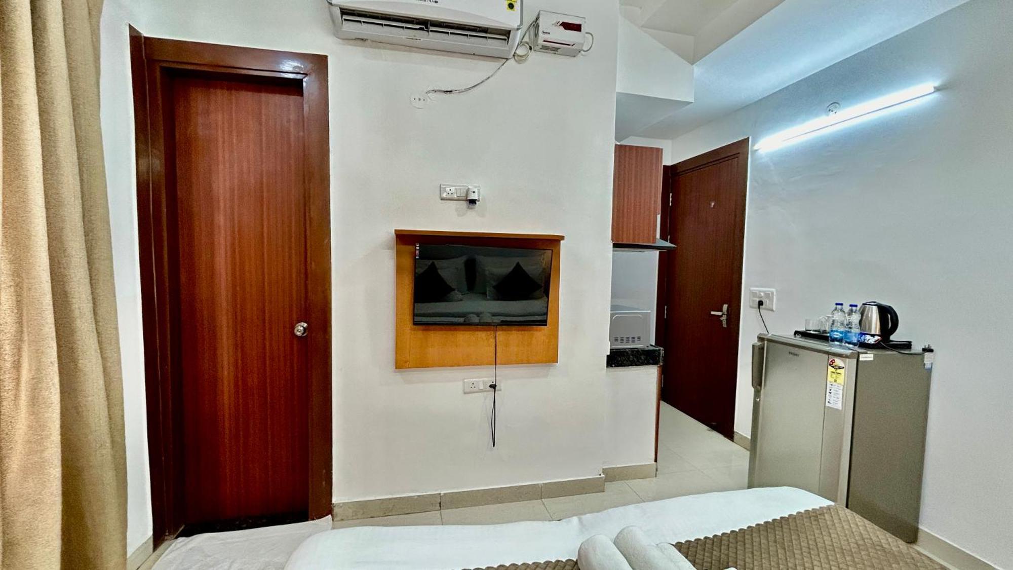 Aura Luxury Studio I Couple Friendly I Near Golf Course Road, Sector 57, Gurgaon Eksteriør billede