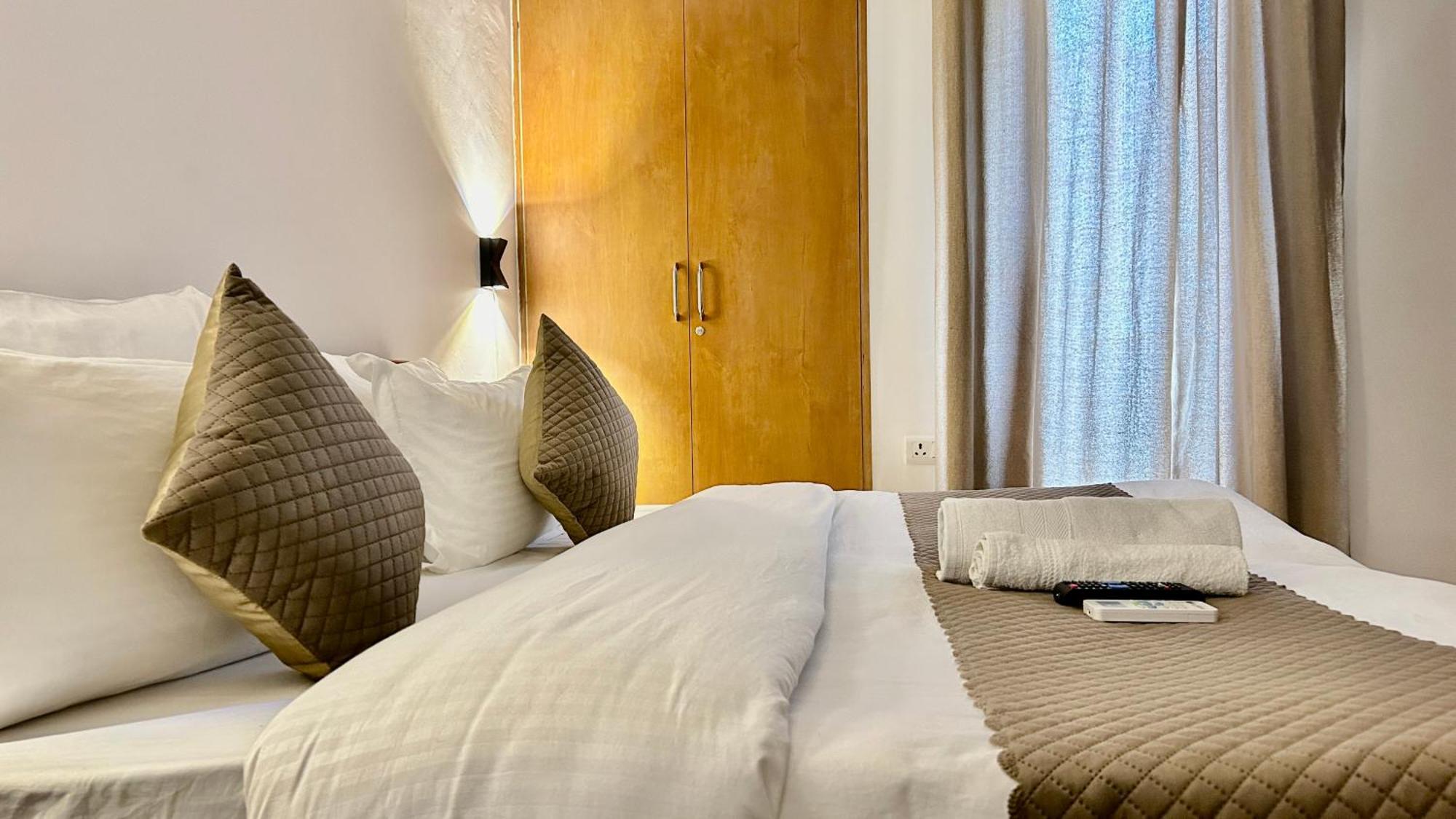 Aura Luxury Studio I Couple Friendly I Near Golf Course Road, Sector 57, Gurgaon Eksteriør billede