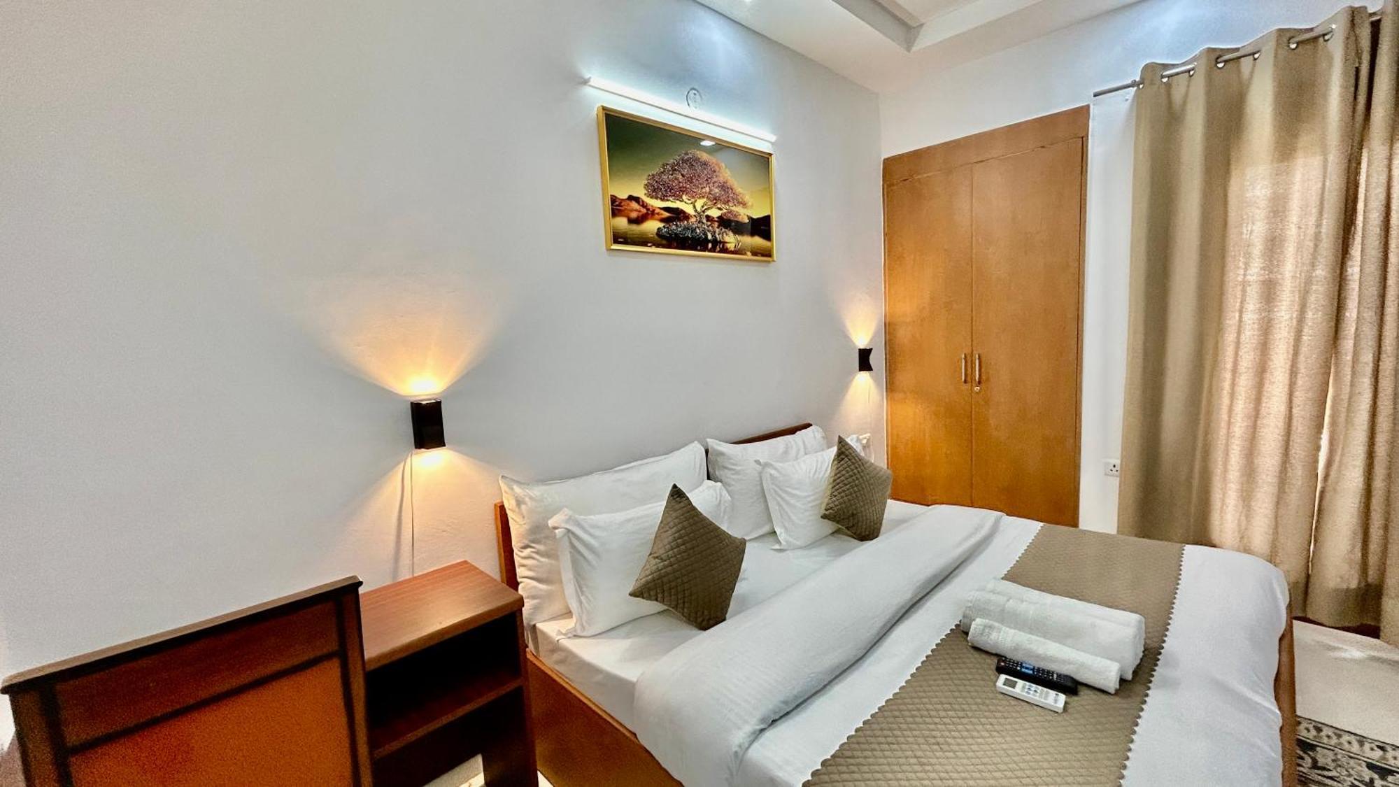 Aura Luxury Studio I Couple Friendly I Near Golf Course Road, Sector 57, Gurgaon Eksteriør billede