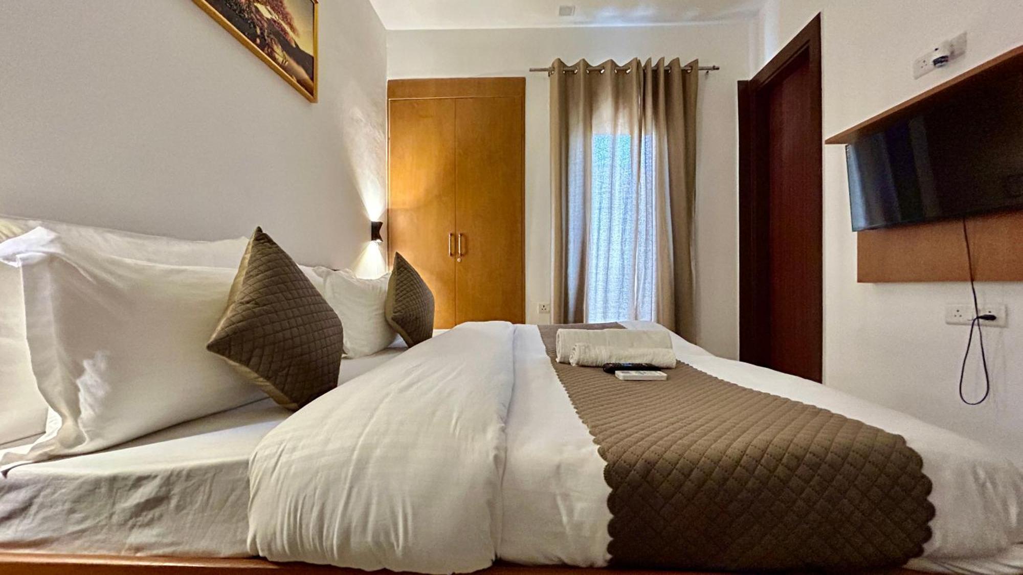 Aura Luxury Studio I Couple Friendly I Near Golf Course Road, Sector 57, Gurgaon Eksteriør billede