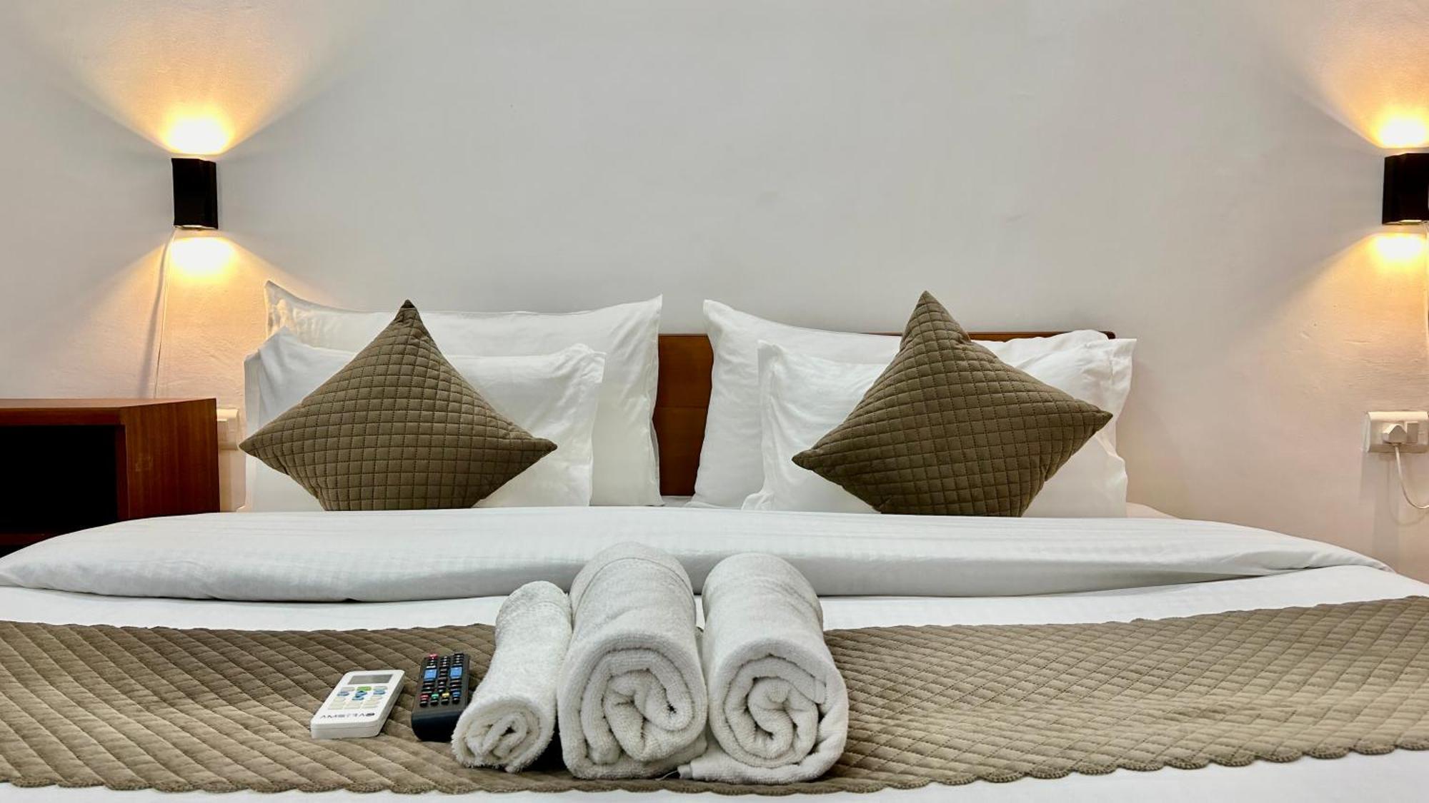 Aura Luxury Studio I Couple Friendly I Near Golf Course Road, Sector 57, Gurgaon Eksteriør billede