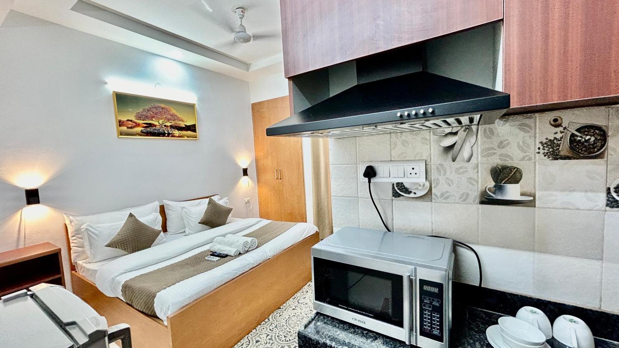 Aura Luxury Studio I Couple Friendly I Near Golf Course Road, Sector 57, Gurgaon Eksteriør billede